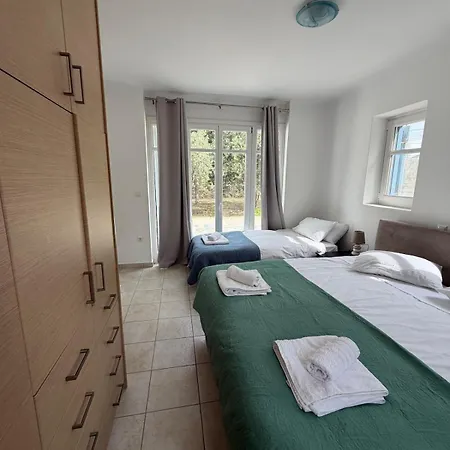 Daire Kaniaris Olive Garden House *