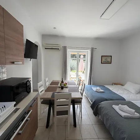 Kaniaris Olive Garden House *